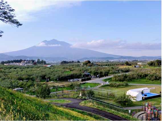 岩木山が見える推しスポットシリーズ③「りんご公園すり鉢山展望台
